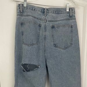 NWT Slim Boyfriend style cut-out denim